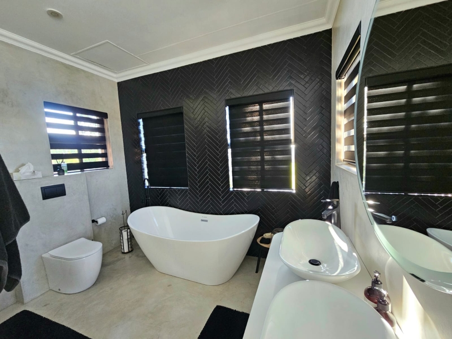 5 Bedroom Property for Sale in Grimbeeck Park North West
